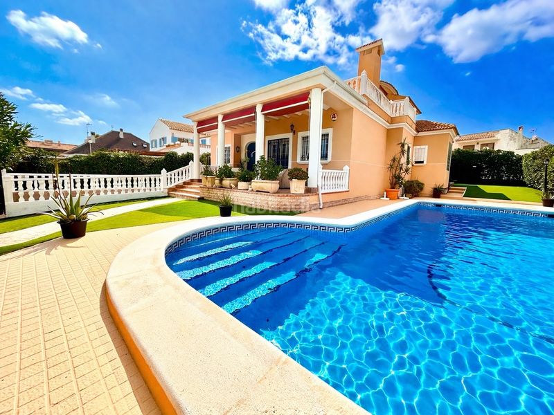Foto 1aebd32c-61aa-4ad1-a8b1-953d16bcdadc. Casa amb aparcament a Los Europeos Torrevieja