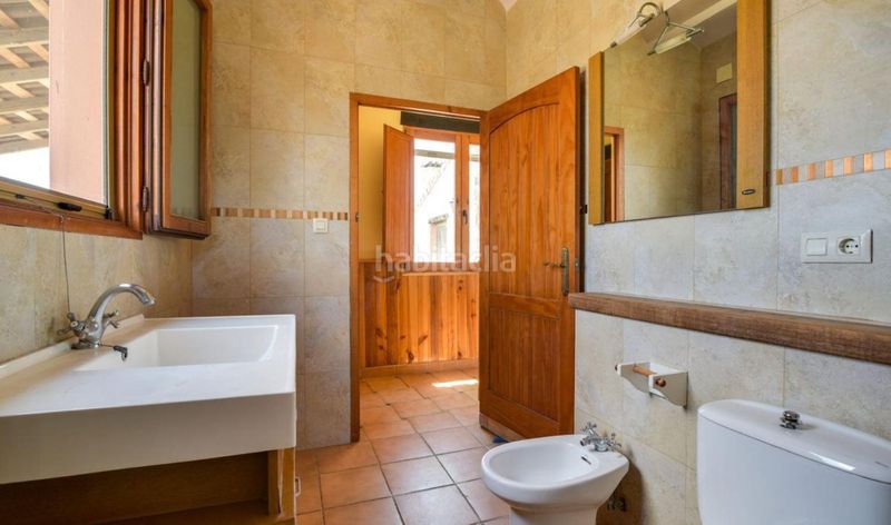Foto b7ad761f-9ff6-4bf7-a651-22fc50a57c5d. Masía en Pobla del Duc (la)