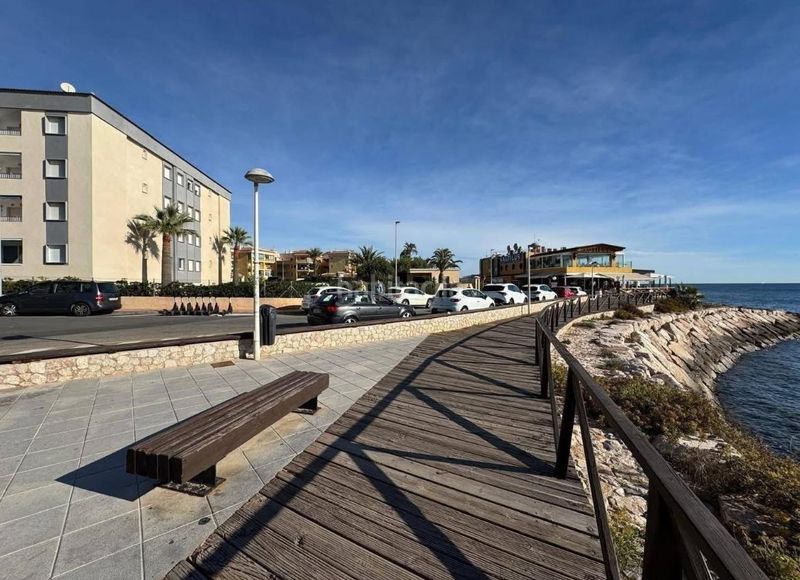 Foto b6ce966b-46ee-4594-bb17-791eb6d728c4. Apartament a Punta Prima Torrevieja