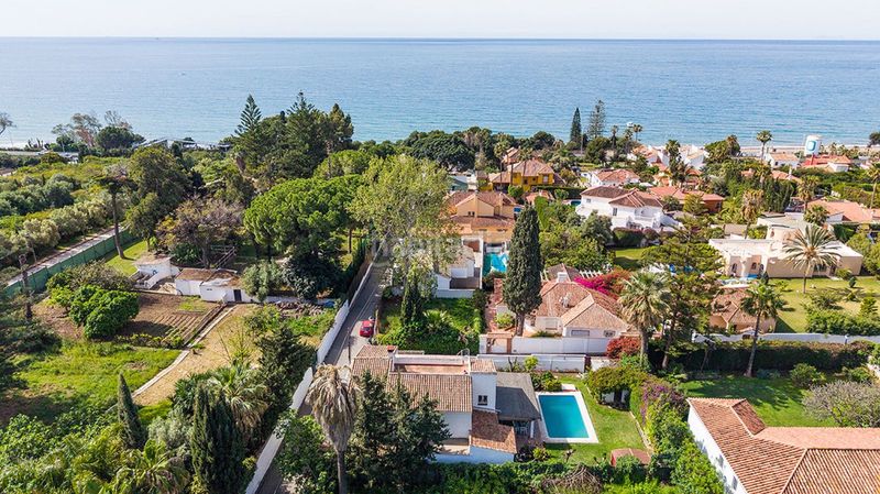 Foto 184f36f9-a0e0-4f99-9213-de98b9ab221d. Casa a Río Real Marbella