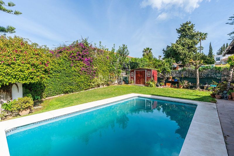 Foto 801ba6be-3667-4c75-9498-fb568b1736e3. Casa a Río Real Marbella