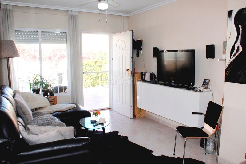 Foto 5b1d8fed-a108-41bc-ba0d-5e3ce8e9e1b3. Casa amb aparcament a Los Almendros Orihuela