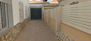 Casa adossada a Torre de la Horadada