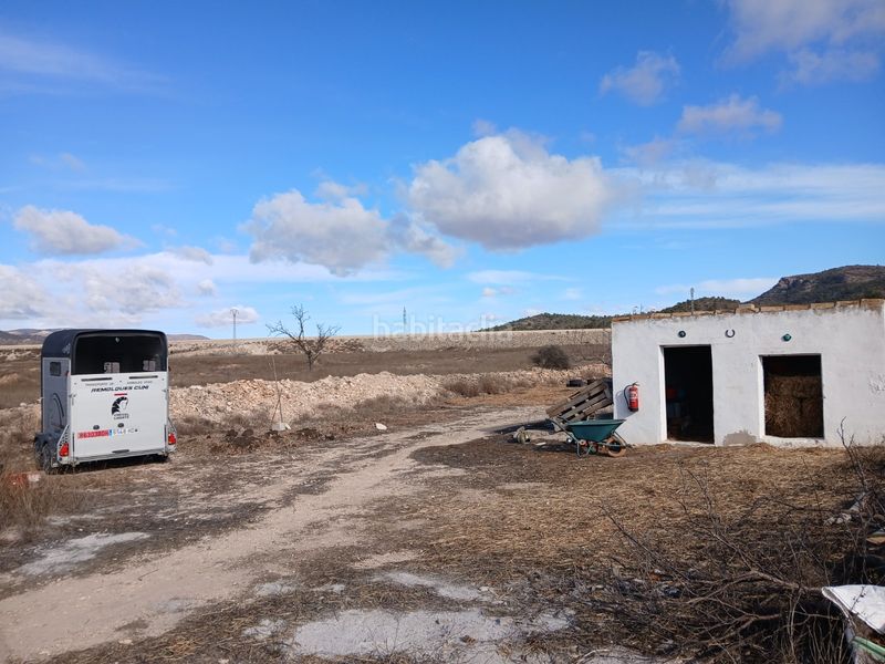 Foto 1186a751-11b3-4d65-a9d6-c3bc92e95781. Masia amb aparcament a Monòver