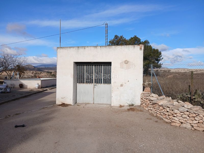 Foto c15bcf75-3d78-47c1-b5f6-425102c34a7f. Masia amb aparcament a Monòver