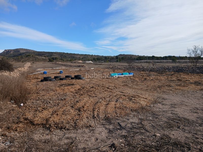 Foto f802c369-7d44-40db-abb6-54f19cf0f7f8. Masia amb aparcament a Monòver