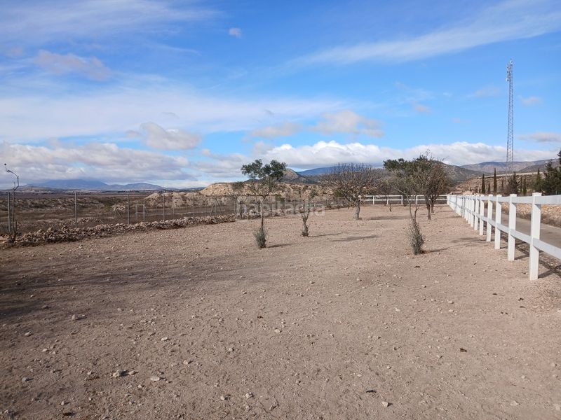 Foto fb48d91a-9f8a-460b-ad99-e8c9303dcbc7. Masia amb aparcament a Monòver