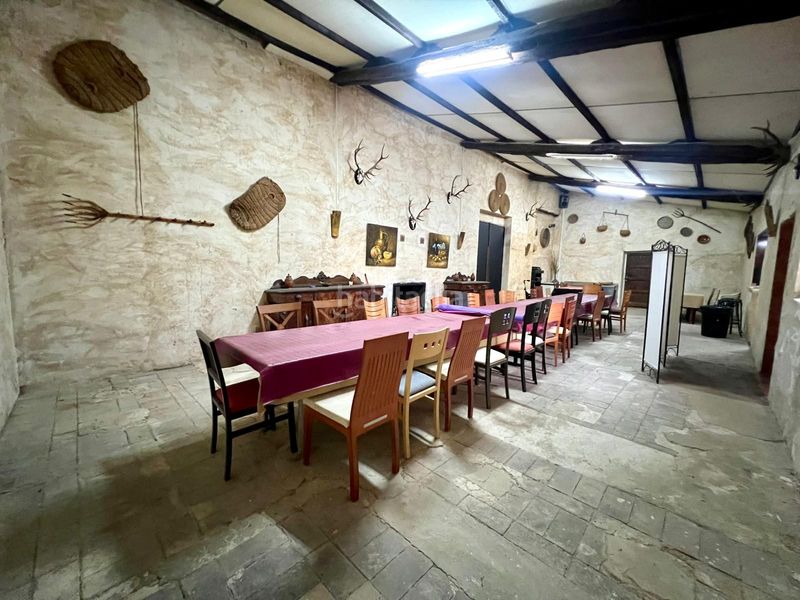 Foto 74e2888a-93f0-4e5e-b1fe-0178fda74fce. Masia amb piscina a Yecla