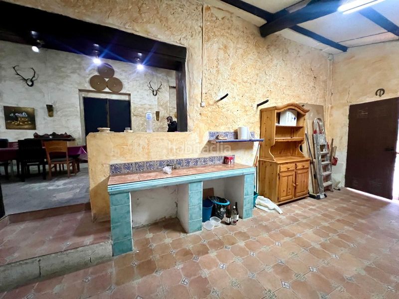 Foto bb9d3232-ccb9-483b-895d-424fa34bf632. Masia amb piscina a Yecla