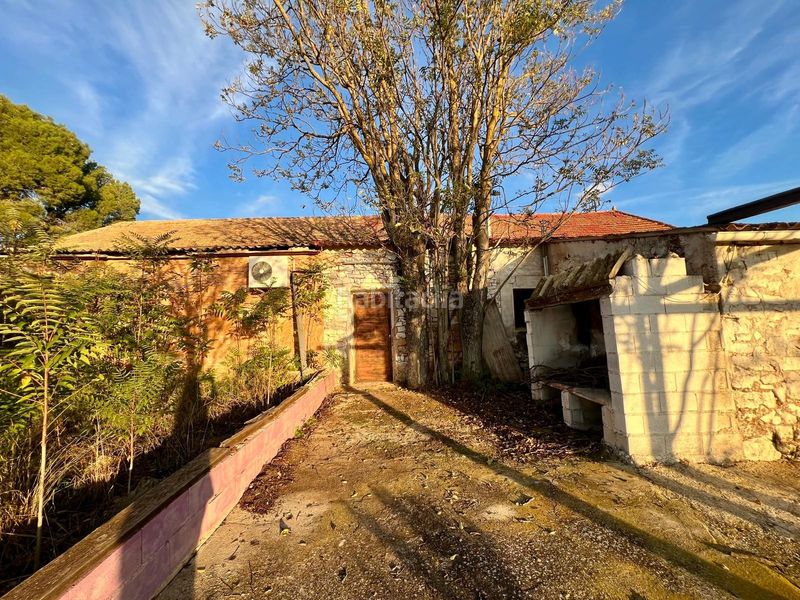 Foto c641b46f-bbda-41db-9e8c-457f0ce09cac. Masia amb piscina a Yecla