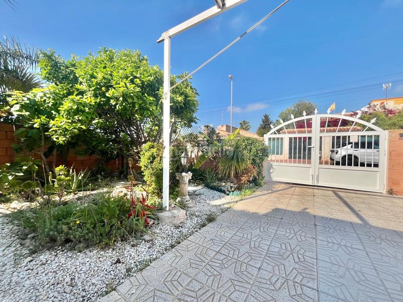 Foto 3d35a849-c457-4f31-b5d4-a5044c9b8f55. Casa a La Florida Orihuela