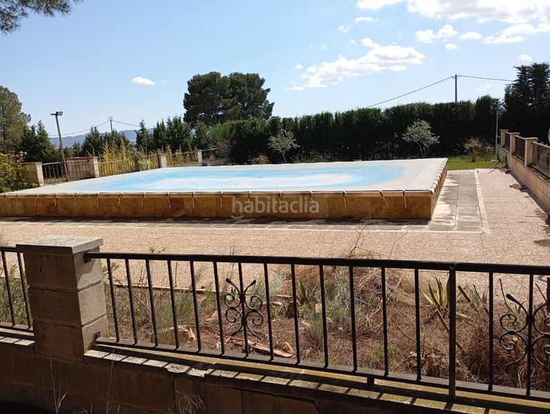 Foto a37aa4ec-d0e2-403e-90c7-ac1d89ba6776. Casa amb aparcament piscina a Yecla