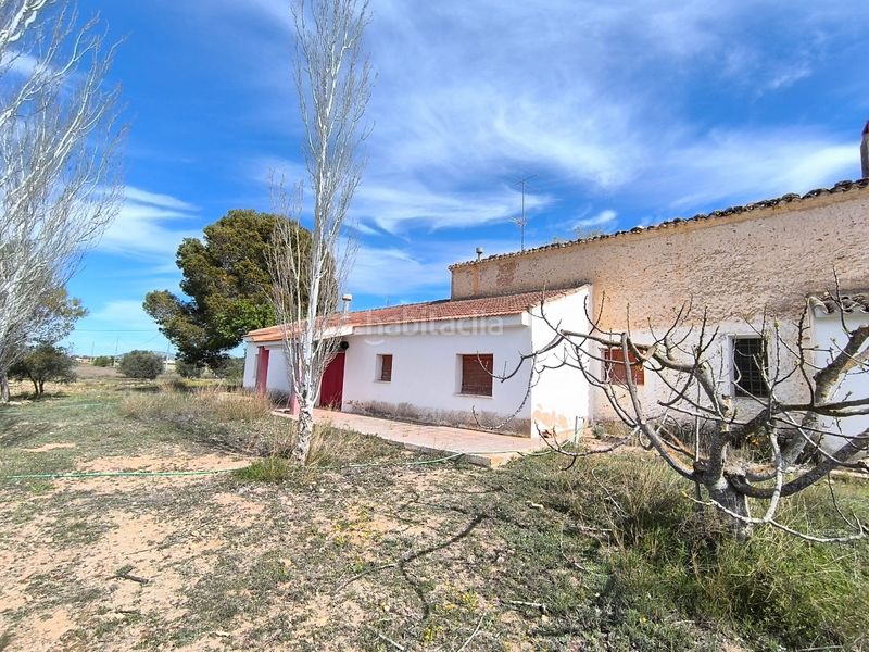 Foto cc83afcc-7b9a-4b80-b428-6e441a9acb4d. Masia a Yecla