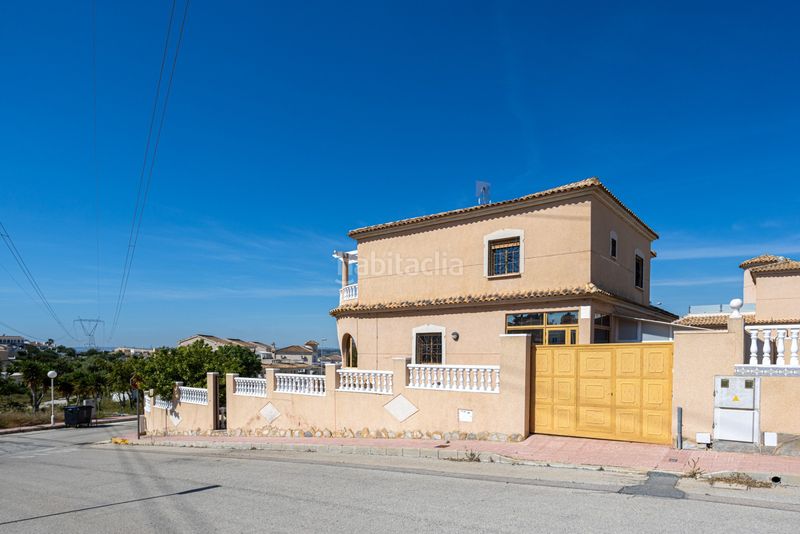 Foto e8e34b6b-9ccf-44ac-82ce-9f8b54985074. Casa amb aparcament a Benijófar