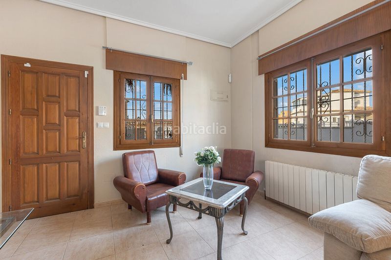 Foto 797b0890-01d4-4007-b56b-83c102978b6d. Casa amb piscina a Almoradí