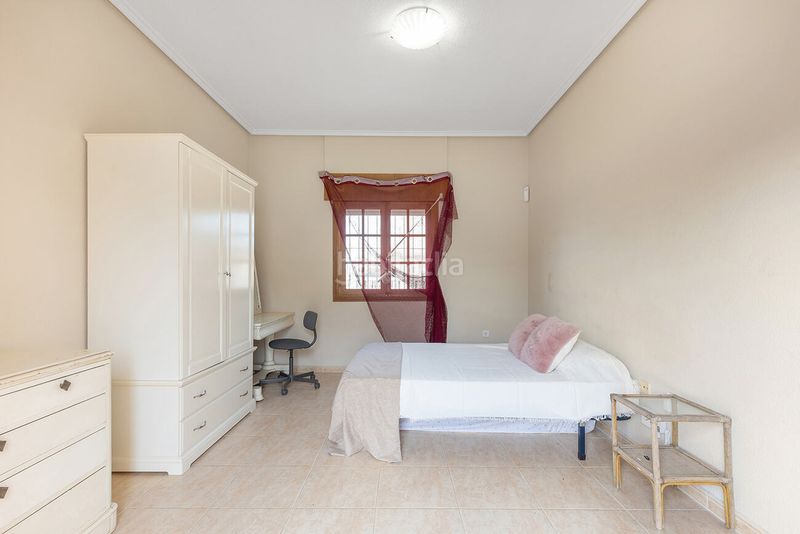 Foto c2c6bf85-e8d2-4753-b4d7-56fd764c6264. Casa amb piscina a Almoradí