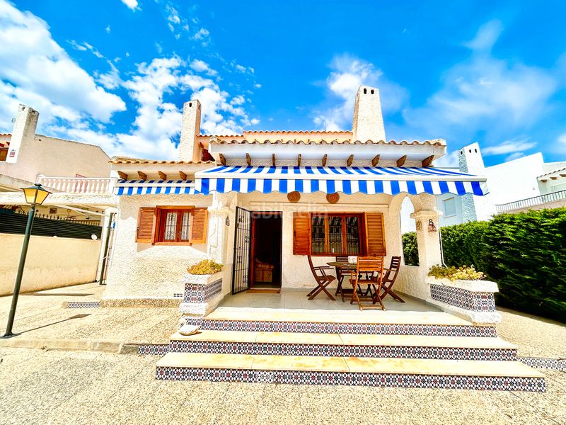 Foto f85e37de-5eca-4995-9ecc-2e748de130a2. Casa amb aparcament a La Zenia Orihuela