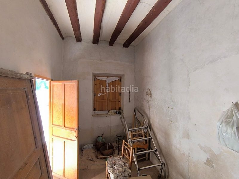 Foto dd25b7b2-336c-4e84-b22a-c1964133339d. Masia amb aparcament a Yecla