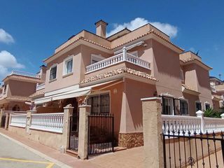 Casa adossada a Villamartín-Las Filipinas