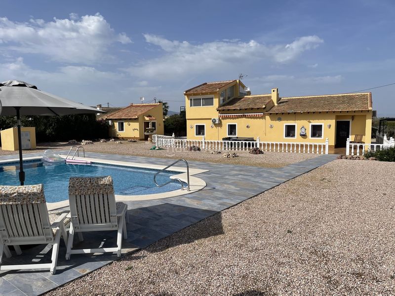 Foto d15abda3-7785-48d3-bdc4-42760823e18d. Casa amb piscina a Totana