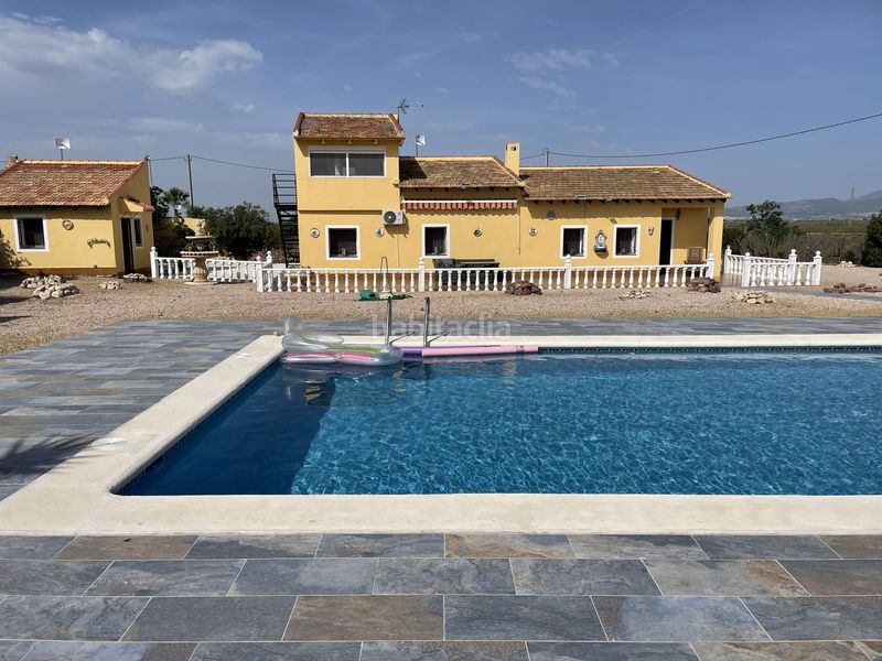 Foto f2e10cfc-dc84-41f4-9452-b8cd4b9a040a. Casa amb piscina a Totana