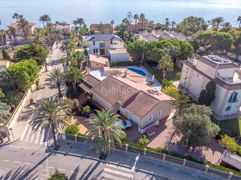 Foto 83ae85f0-e290-4ca6-bf2b-54a5e1225a03. Casa amb piscina a Cabo Roig Orihuela