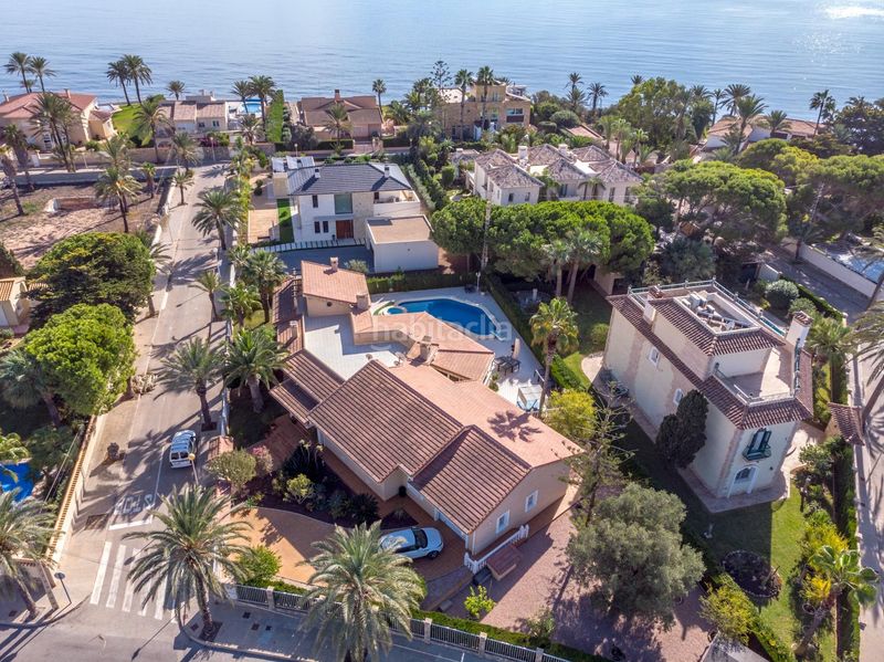 Foto ab0502cd-8378-43a3-bbfa-dad6c8d61a0a. Casa amb piscina a Cabo Roig Orihuela