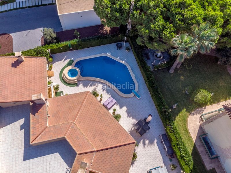 Foto cef2440d-92ce-4ab5-be0e-6c8a44616961. Casa amb piscina a Cabo Roig Orihuela