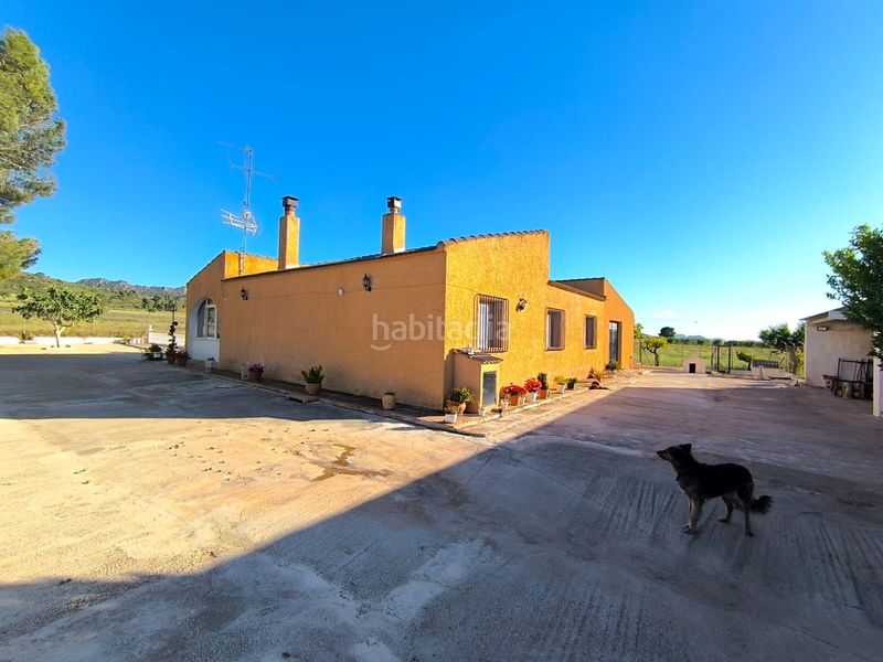 Foto 849d8950-f76e-4361-a873-93036db97c67. Masia amb aparcament a Yecla