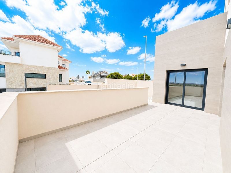 Foto b251e7be-c7ee-488f-8567-465b282acce8. Casa amb aparcament a Benijófar
