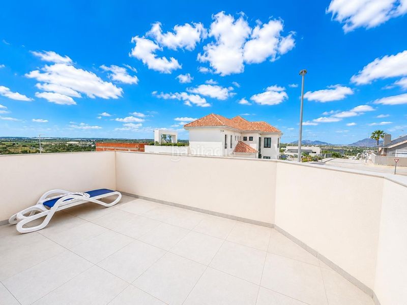 Foto bd68a4d6-54a0-4c96-a353-3501a7f3500c. Casa amb aparcament a Benijófar