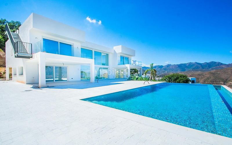 Foto cad4aa51-7377-4c0d-a583-f81173056b65. Casa amb piscina a La Mairena Ojén