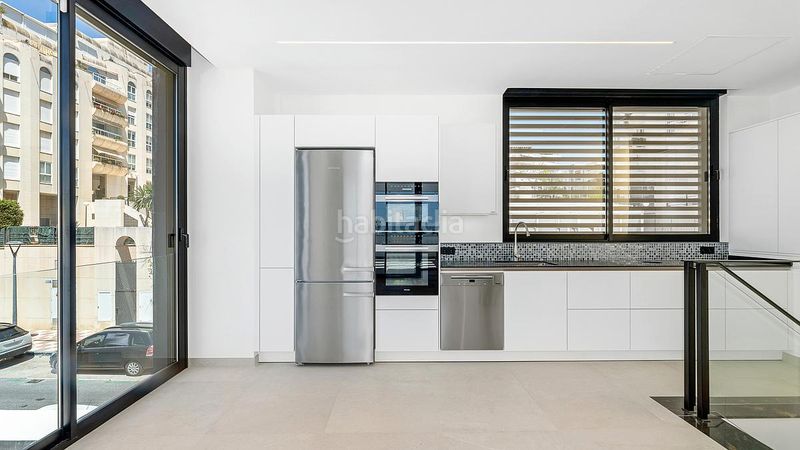 Foto b52a81c4-c430-402e-bf42-7754c96edcd9. Casa a Playa Bajadilla - Puertos Marbella