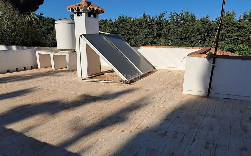 Foto 73c6b150-954d-4b97-aa35-d4bb5b302fef. Casa amb piscina a Centro Estepona