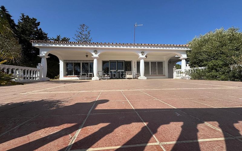 Foto 8c0eba49-66ef-4e42-a394-cb2996b23fe9. Casa amb piscina a Centro Estepona