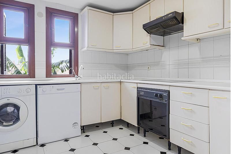 Foto d28ff062-9861-48be-98fb-cdda79cf3822. Casa adossada a Centro Estepona