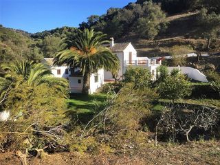 Masia a Casares pueblo