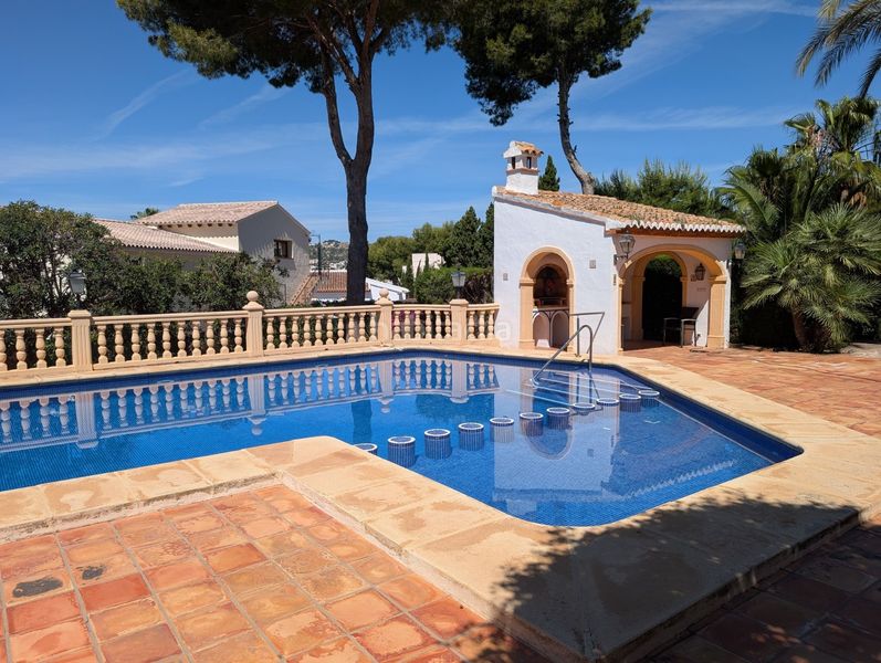 Foto 689bfe7d-5981-4da2-8aa9-c9b5557c56c1. Casa amb aparcament a Moravit-Cap Blanc Moraira