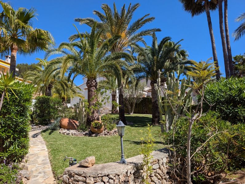 Foto 6a108b0f-39b1-4a74-8b10-6208c6aed651. Casa amb aparcament a Moravit-Cap Blanc Moraira