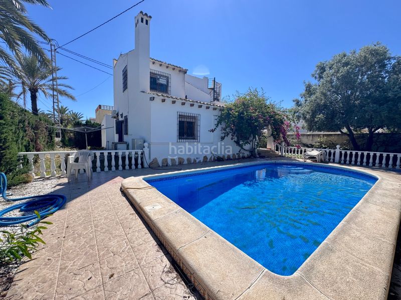 Foto c4007060-8f37-450b-92cc-e670e2f7cb92. Casa amb aparcament a Cabo Roig Orihuela