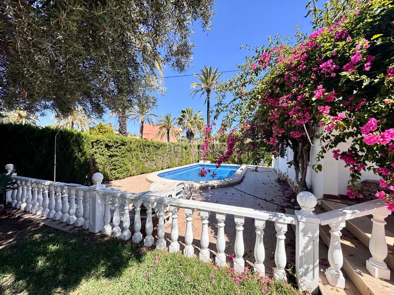 Foto da08f474-44c8-43b4-ad38-5a50242a4b16. Casa amb aparcament a Cabo Roig Orihuela