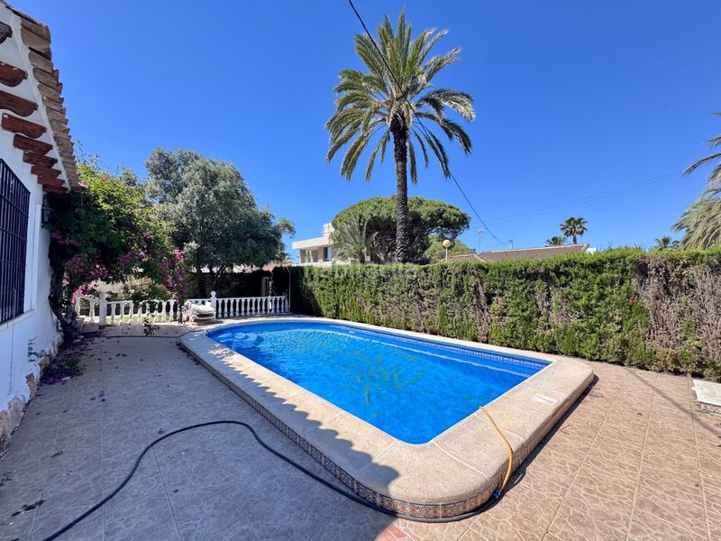 Foto f78a9ea3-dbd9-4779-89c8-bfe55268d7bf. Casa amb aparcament a Cabo Roig Orihuela