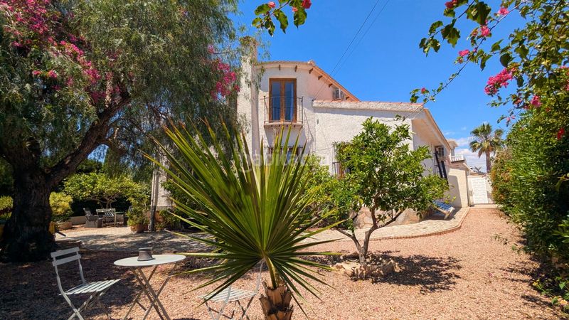 Foto f15388fb-b475-4387-8346-b00fab271aa6. Casa amb piscina a Rojales
