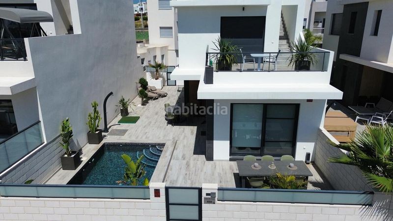 Foto 45910c55-856d-4c3b-8c9f-3dd8a0f26a8a. Casa amb piscina a Benijófar