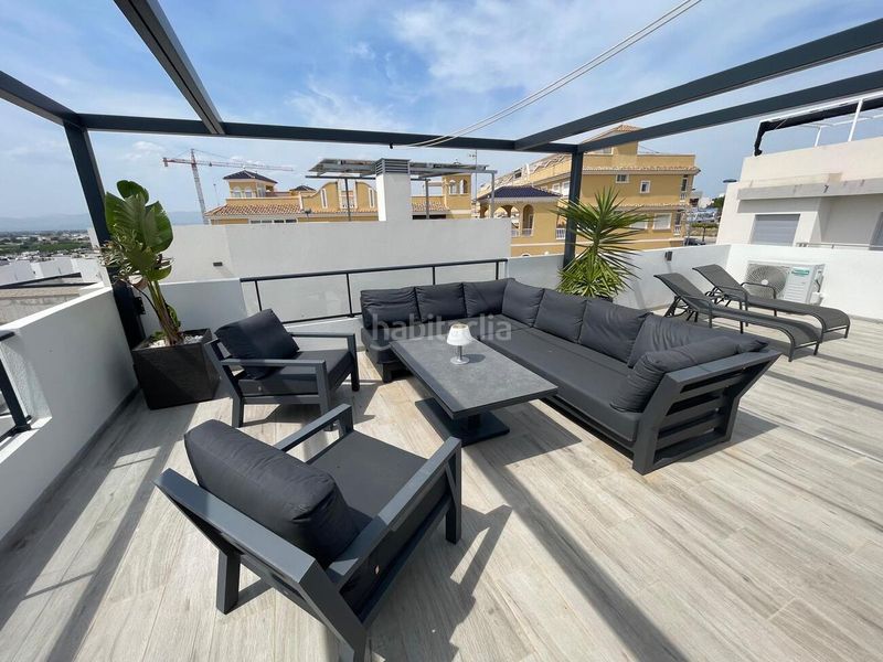 Foto bd6629c8-6686-4409-a700-c506c7e001a5. Casa amb piscina a Benijófar