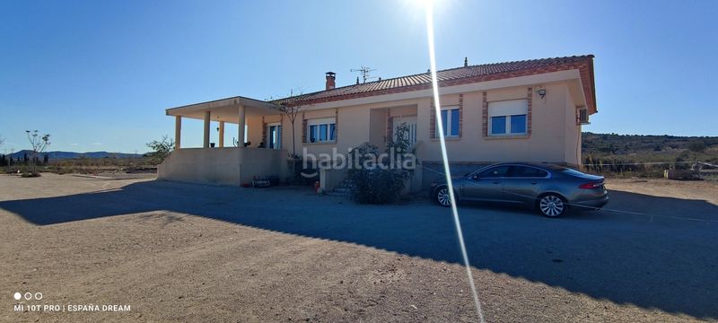 Foto 653a57c2-183c-45da-9537-f52eeb7ba972. Casa amb aparcament a Caudete
