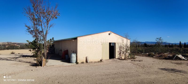Foto b4f61982-323a-4bd9-ab15-e5141ee86763. Casa amb aparcament a Caudete