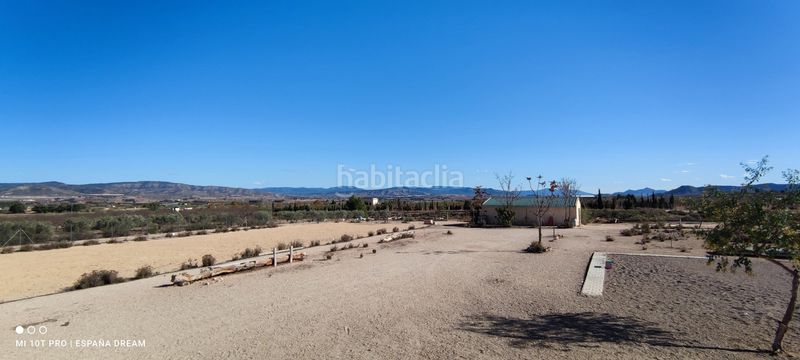 Foto b8d48a08-fc80-4af2-a5b2-bbdd7c27e208. Casa amb aparcament a Caudete