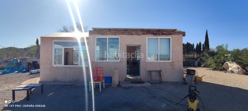 Foto c932121b-f53f-426b-9a45-ed075b23ed2d. Casa amb aparcament a Caudete
