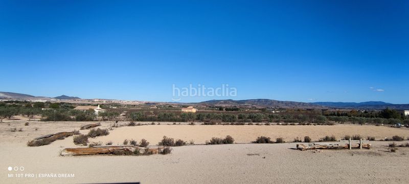 Foto f6ca3cd0-1d6b-4f54-ba4b-d1a9b6aa1791. Casa amb aparcament a Caudete